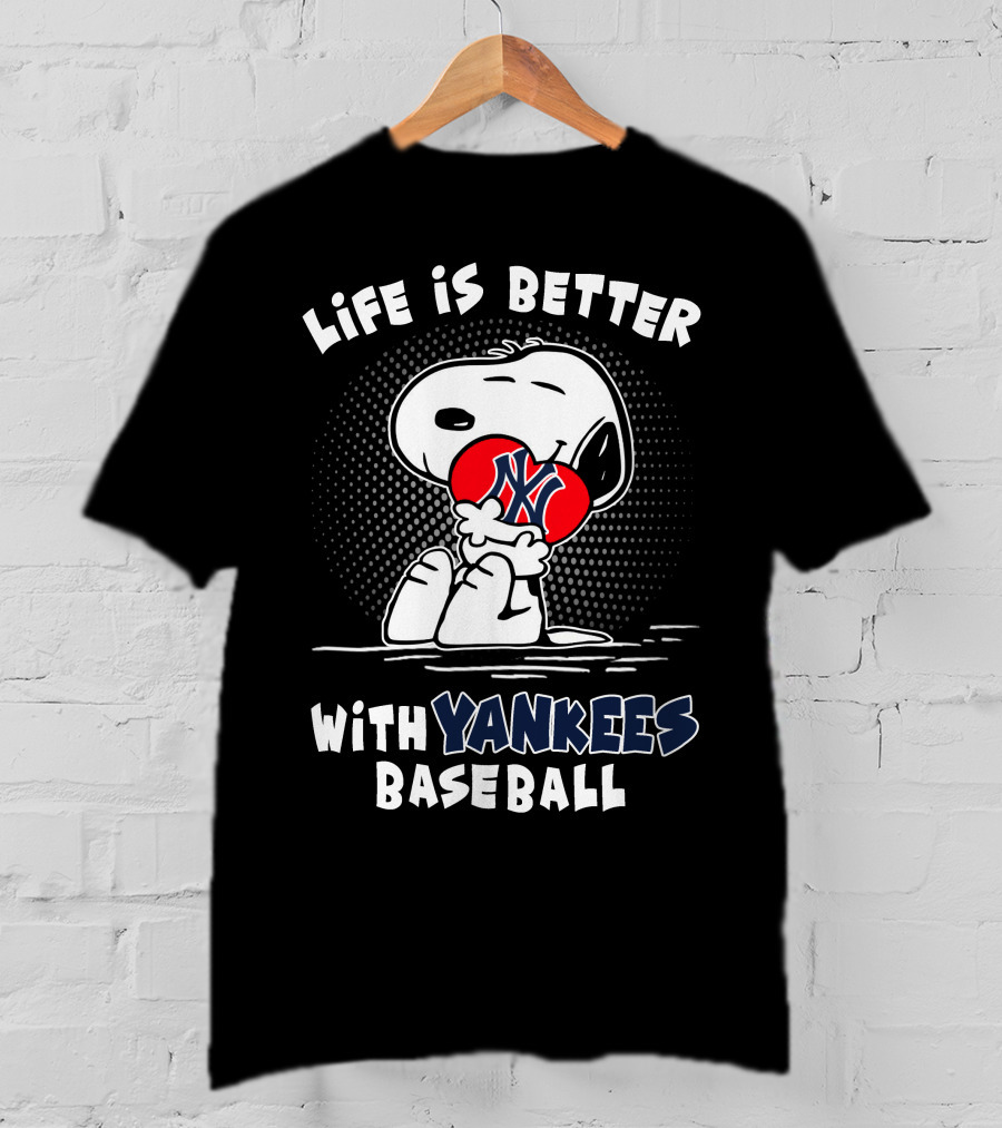 Life Is Better With Yankees Baseball Snoopy Hugging T-Shirt