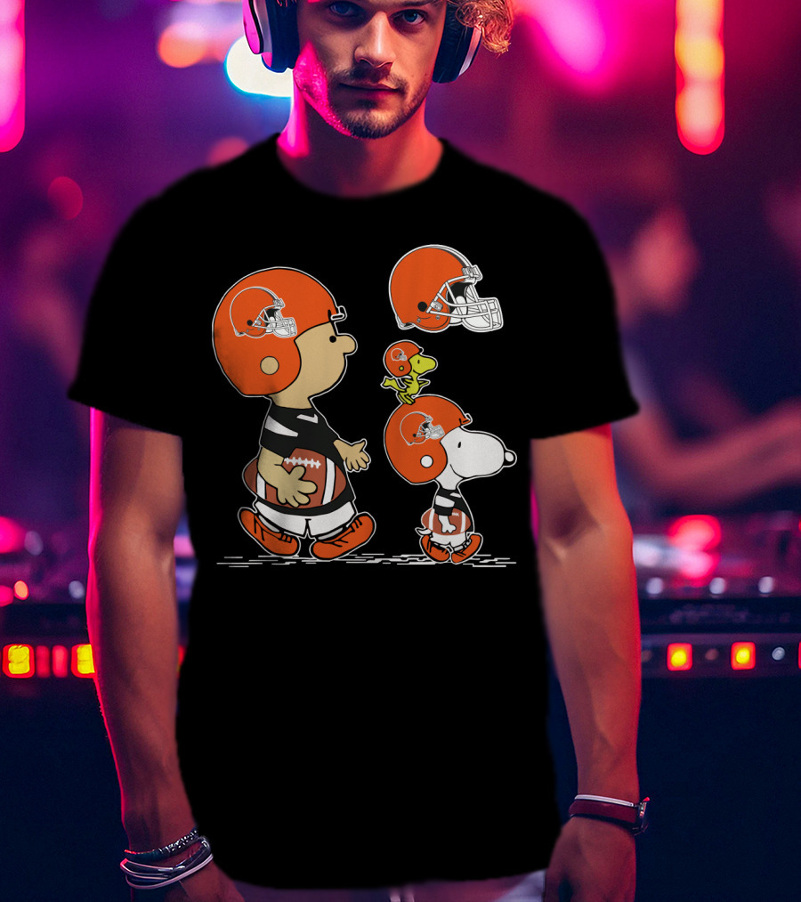 Browns Charlie Brown Snoopy Woodstock Football Helmets T-Shirt
