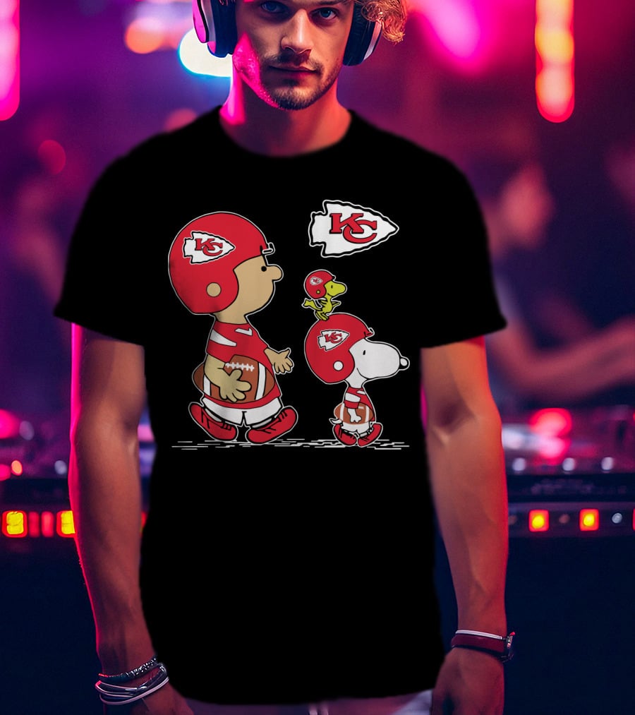 Chiefs Snoopy Football And Woodstock In Kansas City Helmets T-Shirt
