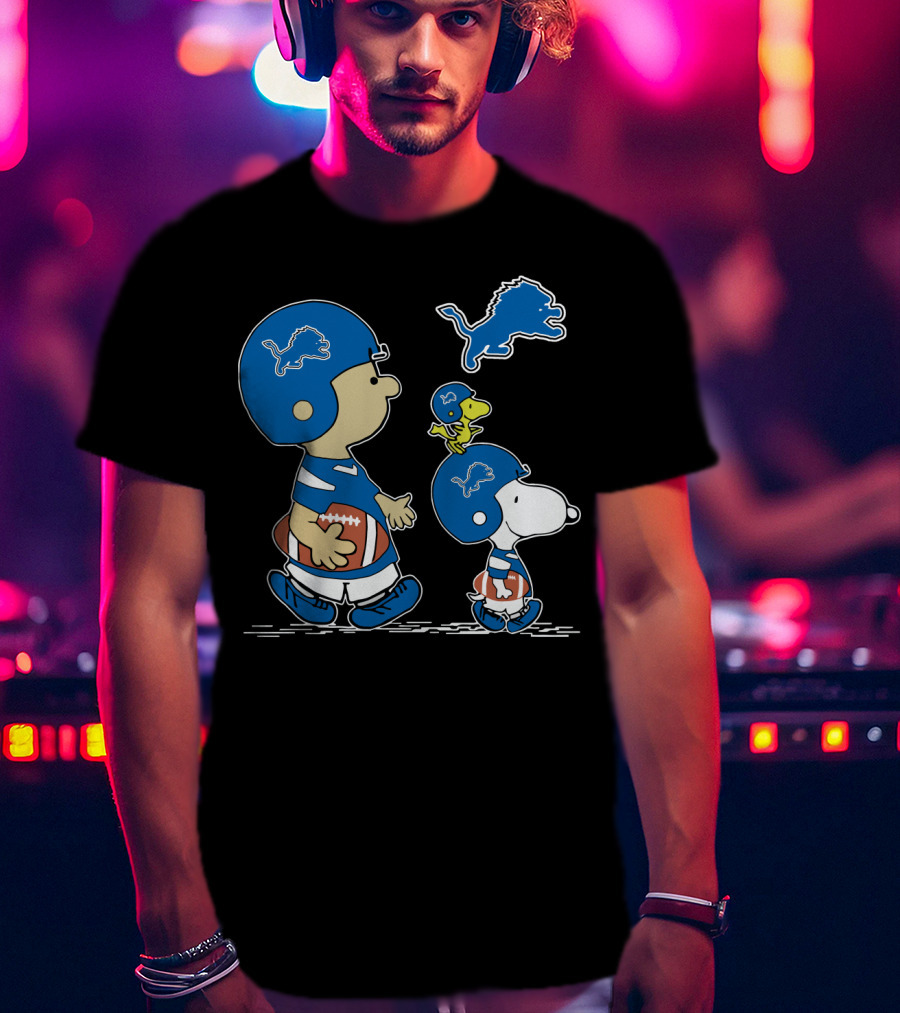 Peanuts Snoopy Woodstock Detroit Lions Football T-Shirt