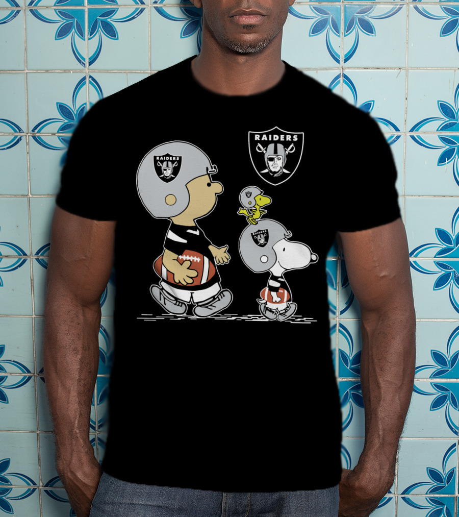 Raiders Snoopy Charlie Brown Woodstock Football Team Helmets T-Shirt