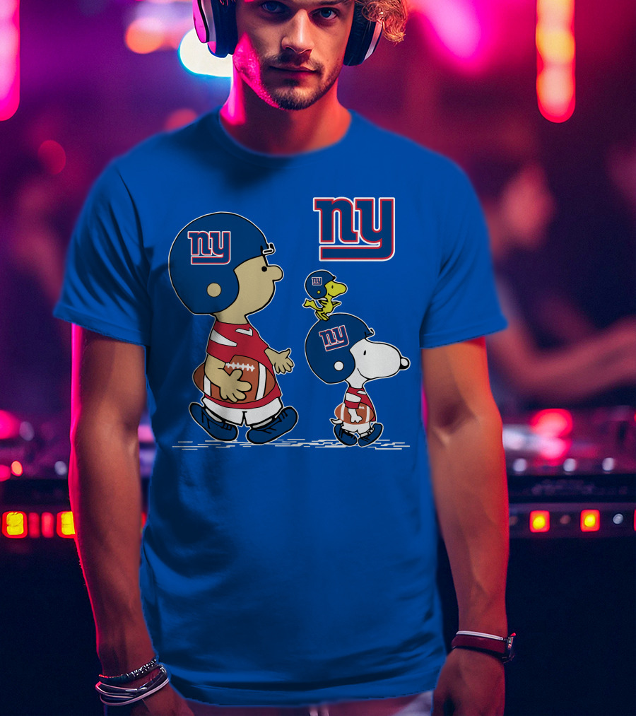 New York Giants Peanuts Snoopy Football T-Shirt