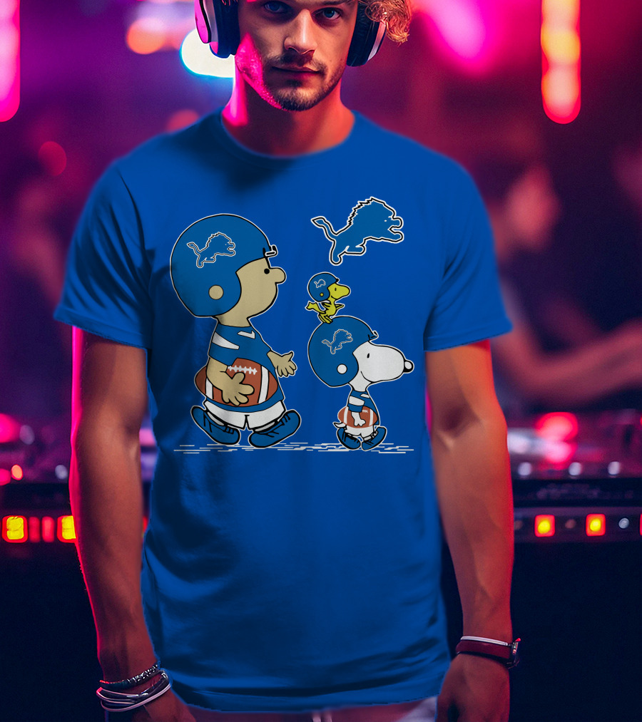 Lions Peanuts Snoopy Woodstock Football Helmet T-Shirt