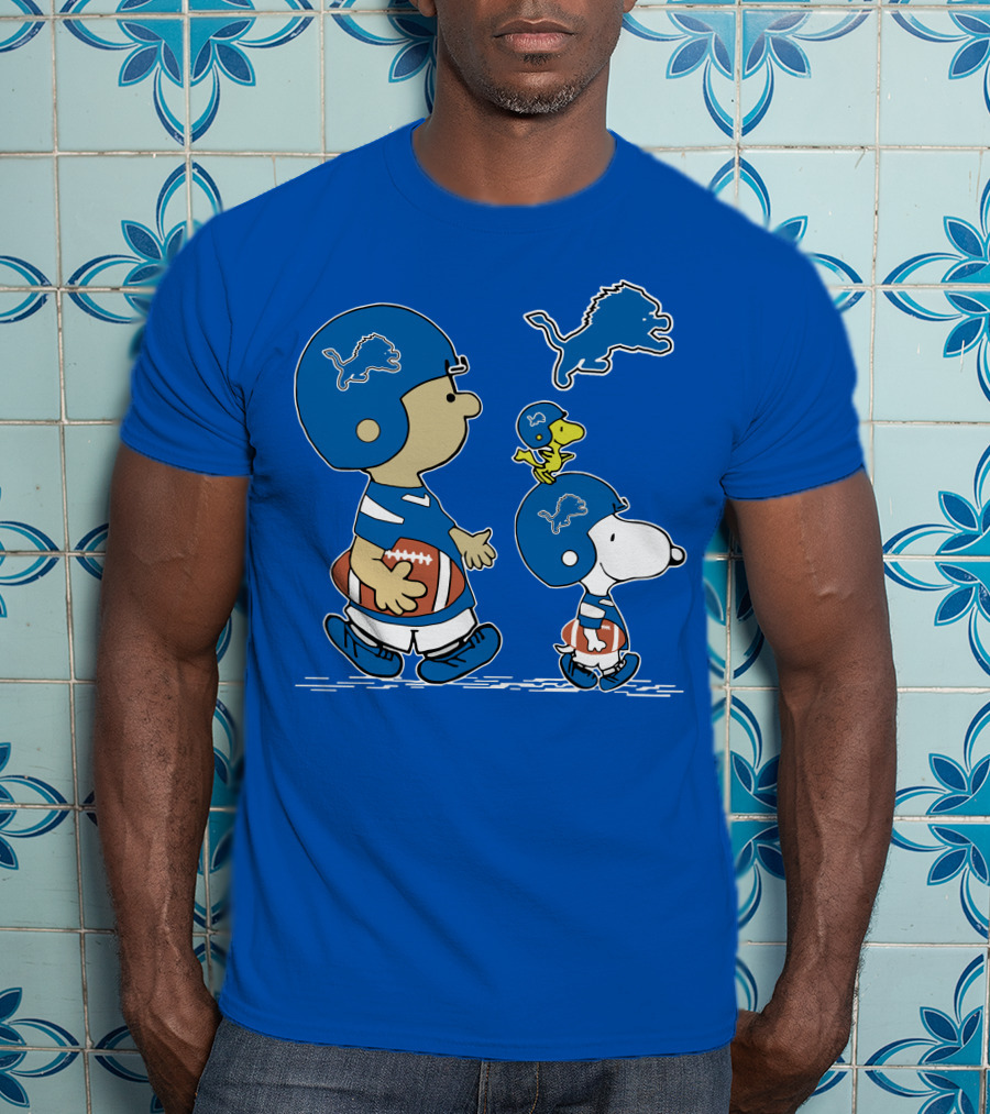 Lions Peanuts Snoopy Woodstock Football Helmet T-Shirt