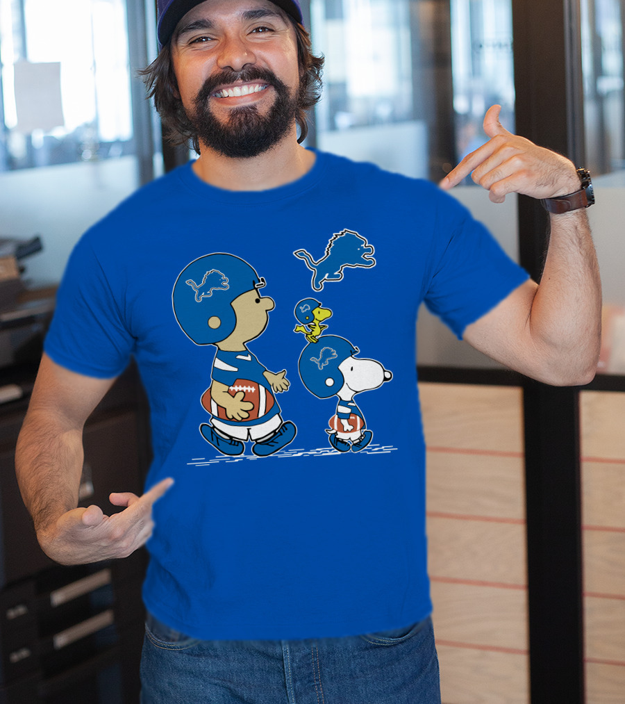 Lions Peanuts Snoopy Woodstock Football Helmet T-Shirt