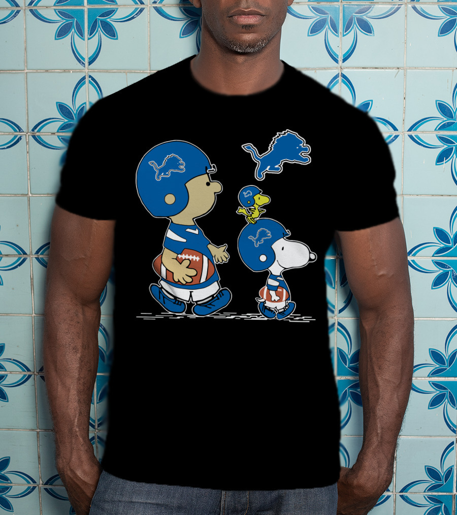 Lions Snoopy Woodstock Football Charlie Brown Helmet Rugby Peanuts Characters NFL T-Shirt