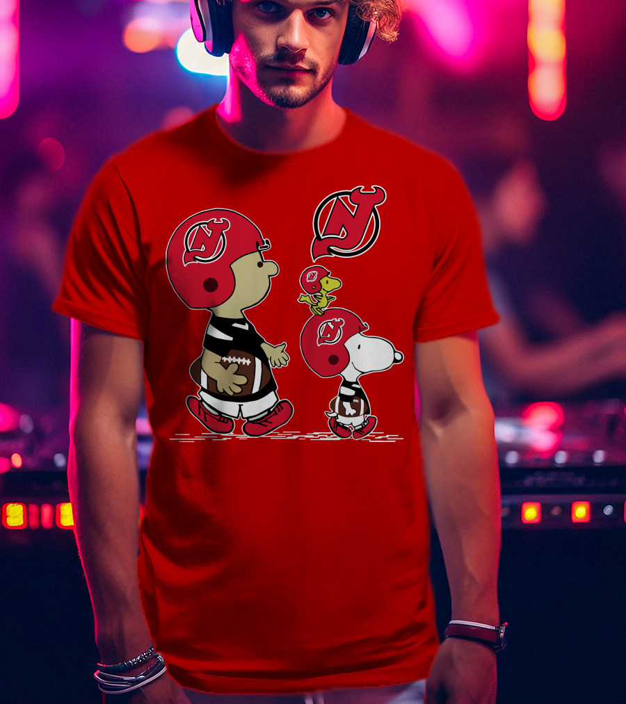 New Jersey Devils Snoopy And Woodstock Football Helmet T-Shirt