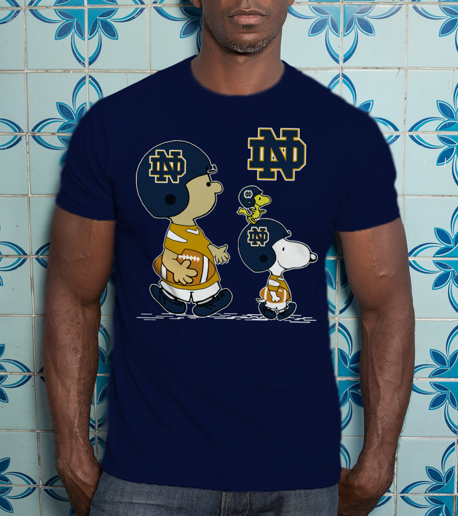 Notre Dame Fighting Irish Peanuts Characters Football Fan Scene T-Shirt