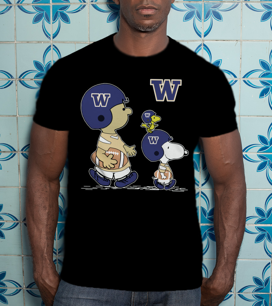 Washington Huskies Snoopy And Woodstock Football Team T-Shirt