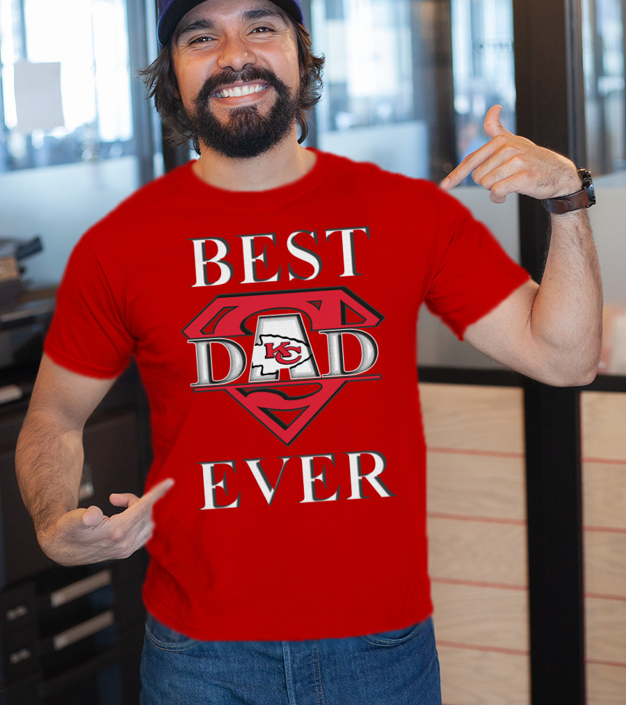 BEST DAD EVER Chiefs Logo Red Superman Shield T-Shirt