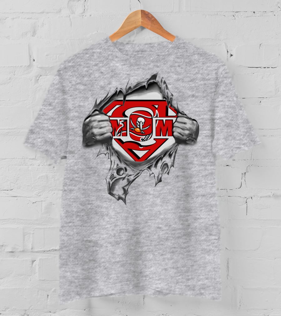 Super Mom Tampa Bay Buccaneers Superman Logo Fusion T-Shirt