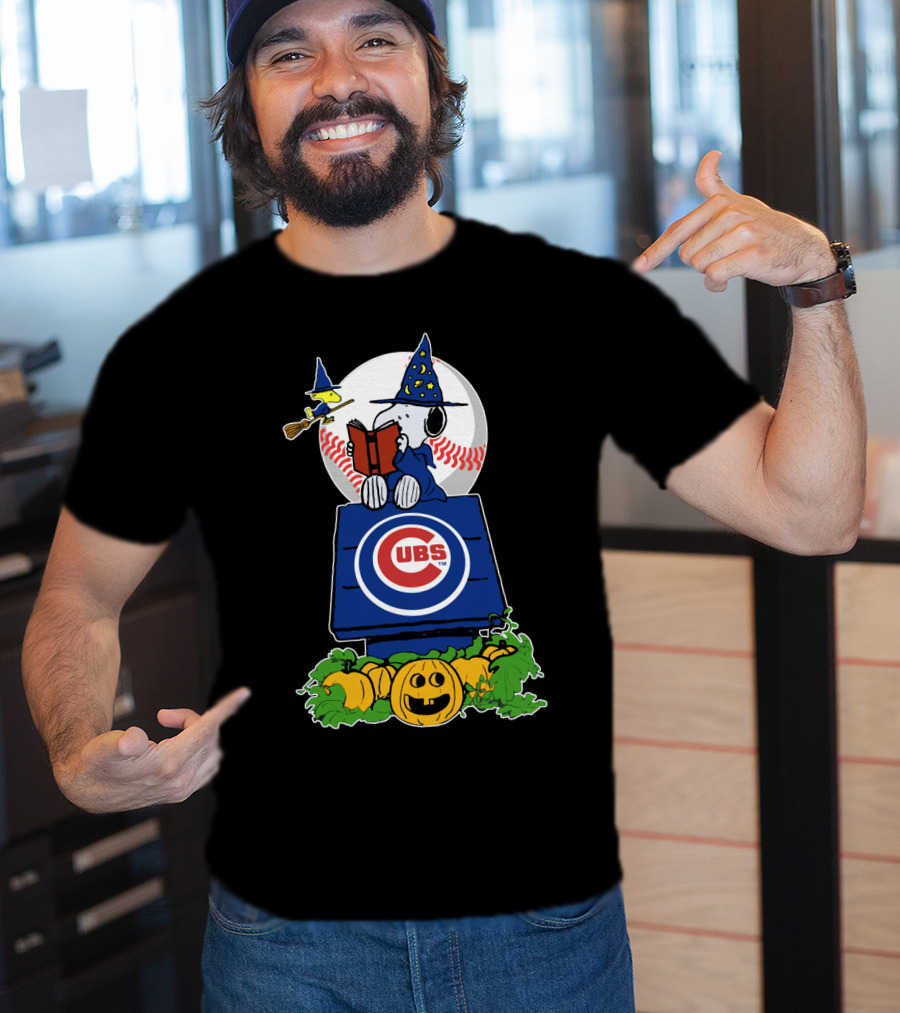 Snoopy Halloween Chicago Cubs With Baseball And Pumpkins T-Shirt