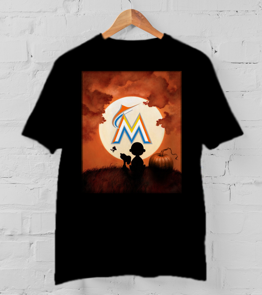 Halloween Miami Marlins Moonlit Silhouette And Pumpkin Scene T-Shirt