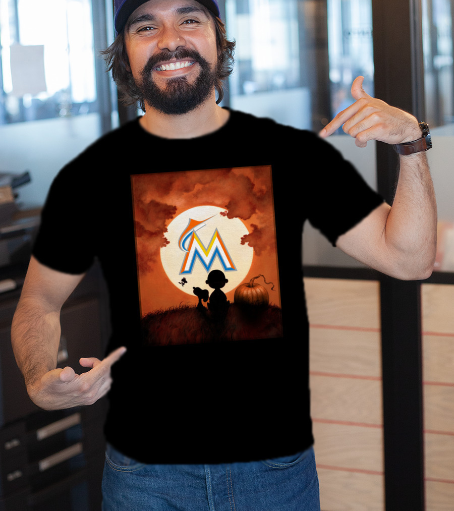 Halloween Miami Marlins Moonlit Silhouette And Pumpkin Scene T-Shirt