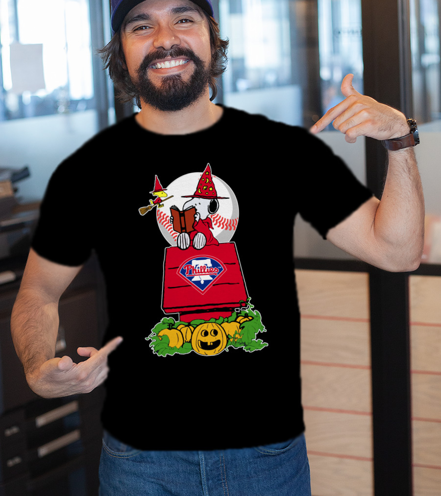 Halloween Philadelphia Phillies Snoopy Witch Hat Pumpkin Peanuts Baseball T-Shirt