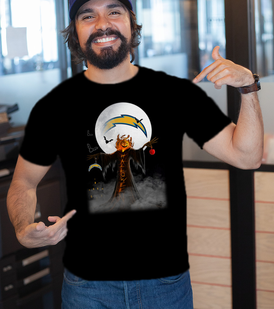 Halloween Los Angeles Chargers Moonlit Pumpkin Scarecrow With Bats And Haunted Castle T-Shirt