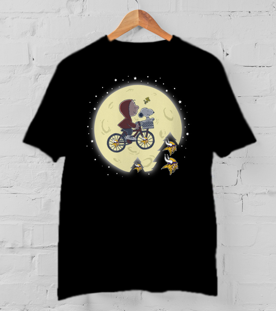 Halloween Minnesota Vikings Meets E.t. Moon Adventure With Peanuts Characters T-Shirt