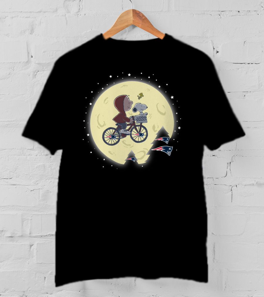 Halloween New England Patriots Moon Ride With Bicycle And Dog T-Shirt