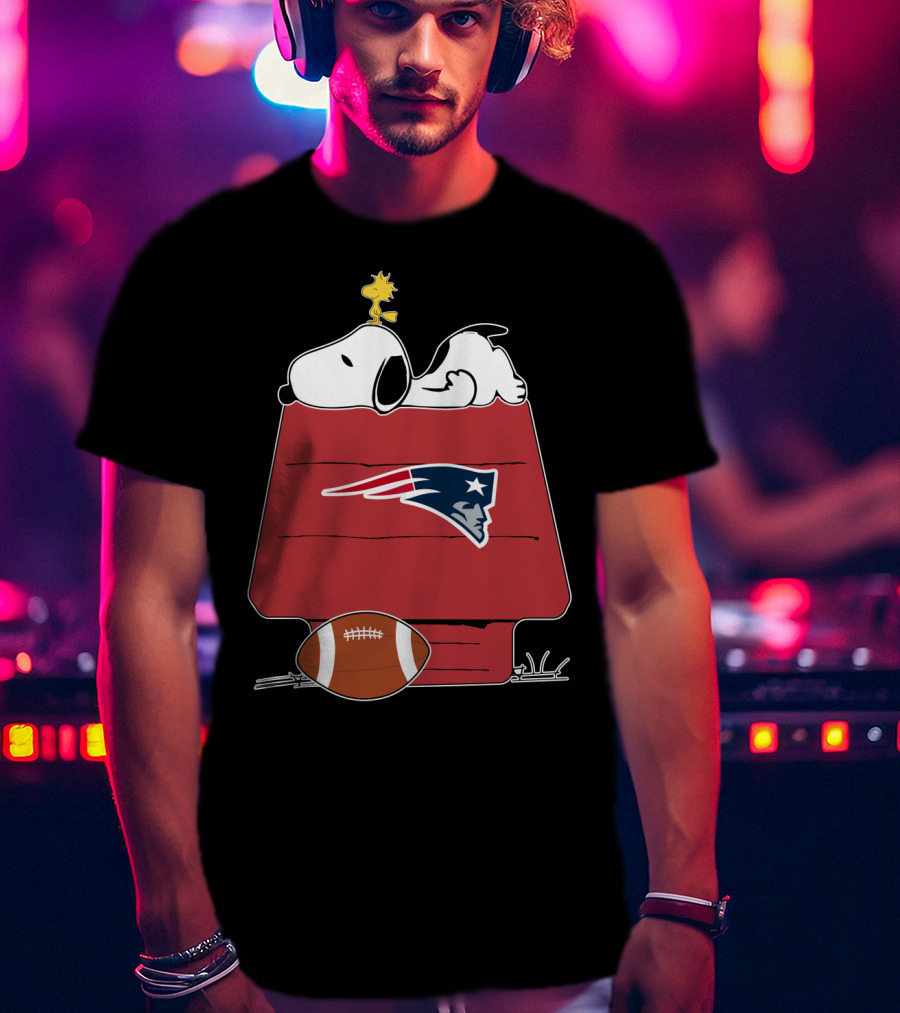 Snoopy And Woodstock Relaxing On Doghouse With New England Patriots Football Theme T-Shirt