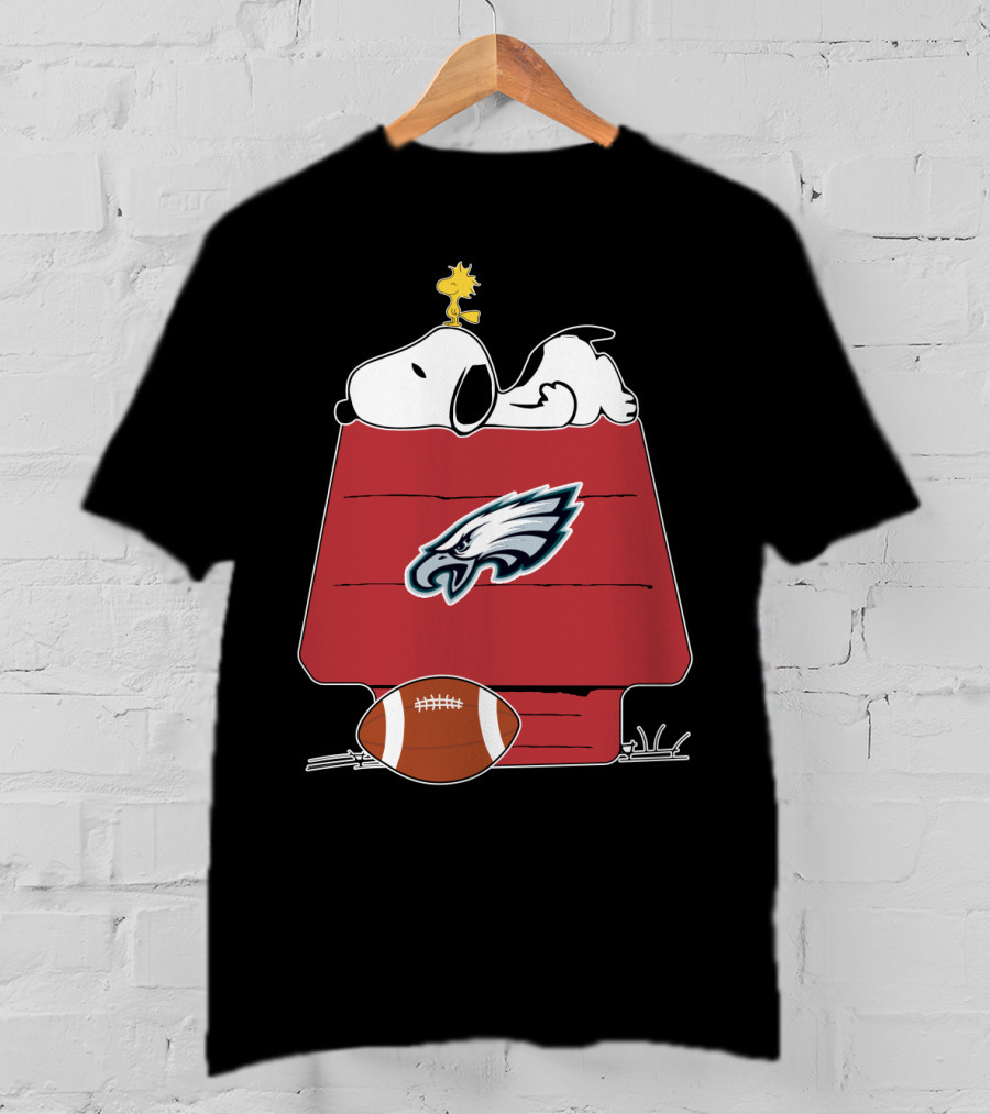Philadelphia Eagles Snoopy Doghouse Football T-Shirt