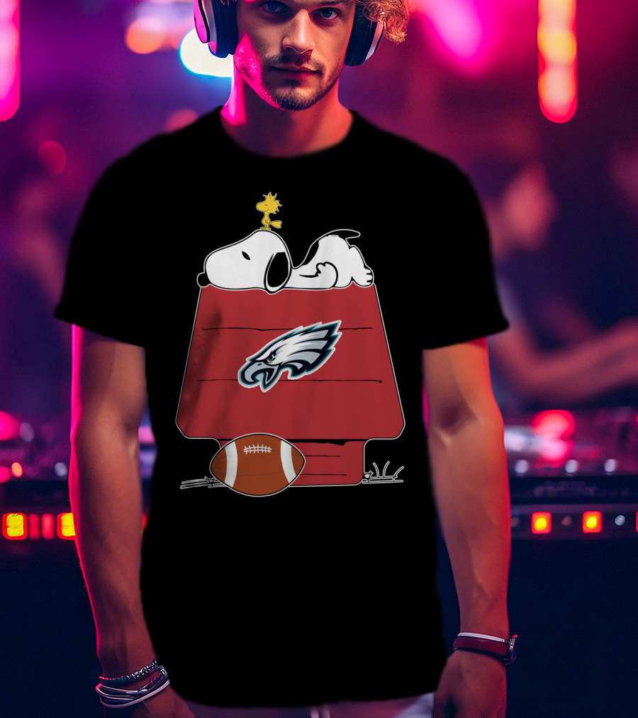 Philadelphia Eagles Snoopy Doghouse Football T-Shirt