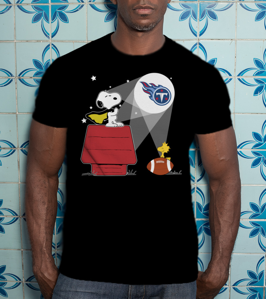 Snoopy And Woodstock With Tennessee Titans Moonlight Football Scene T-Shirt