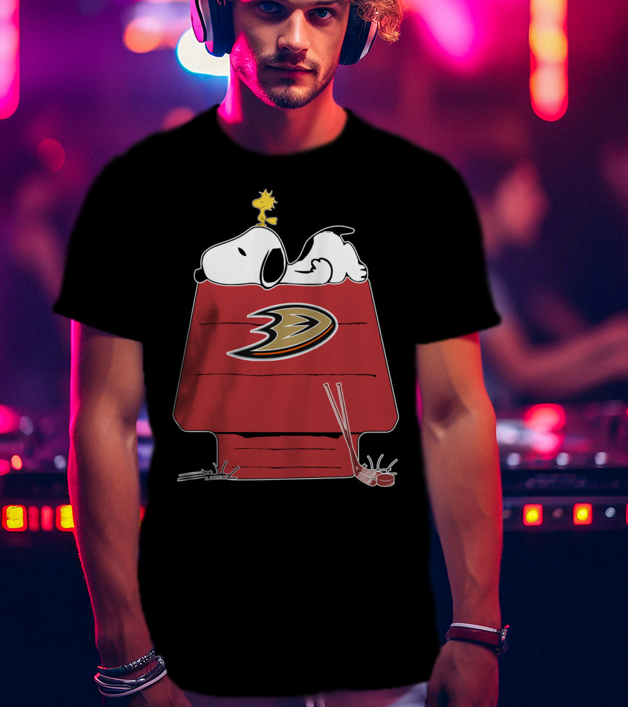 Anaheim Ducks Snoopy Woodstock Hockey Doghouse T-Shirt