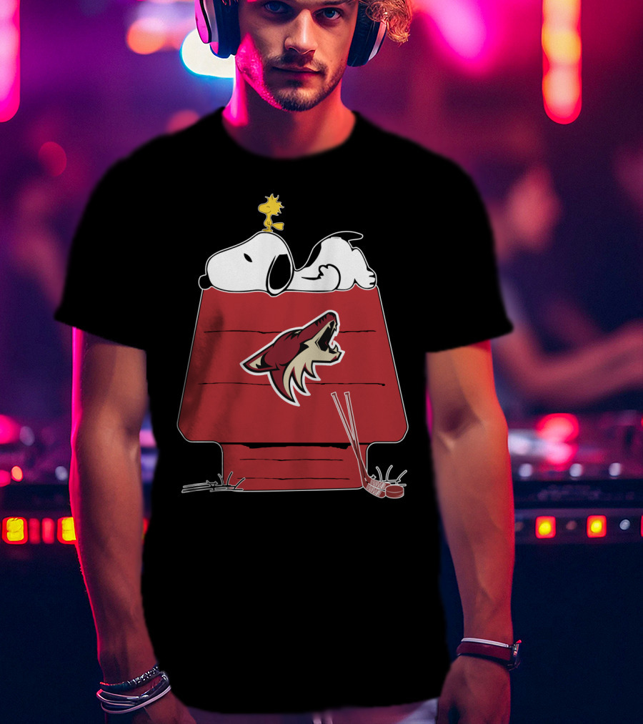 Arizona Coyotes Snoopy And Woodstock Hockey House T-Shirt