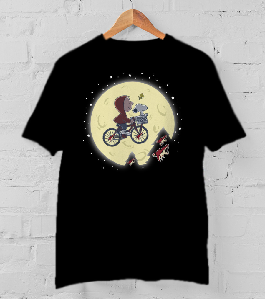 Halloween Arizona Coyotes Snoopy Peanuts Retro Bicycle Moon Scene T-Shirt