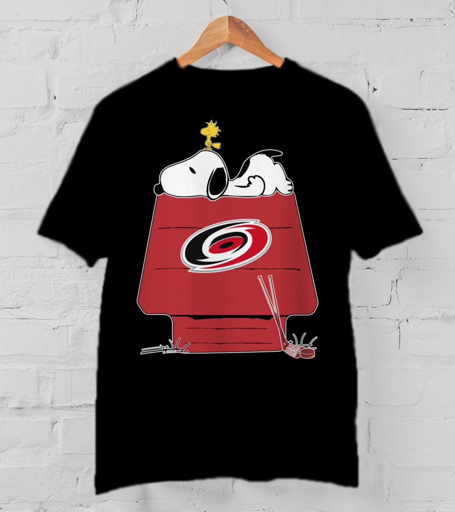 Snoopy And Woodstock Carolina Hurricanes Hockey Doghouse T-Shirt