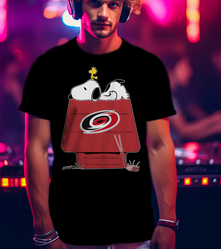Snoopy And Woodstock Carolina Hurricanes Hockey Doghouse T-Shirt