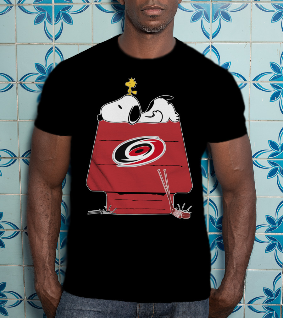 Snoopy And Woodstock Carolina Hurricanes Hockey Doghouse T-Shirt