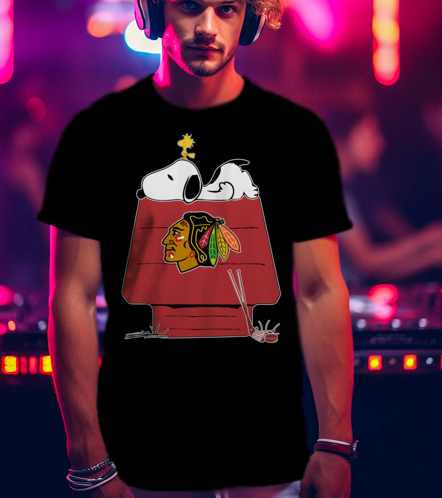 Chicago Blackhawks Snoopy Doghouse Peanuts Hockey T-Shirt