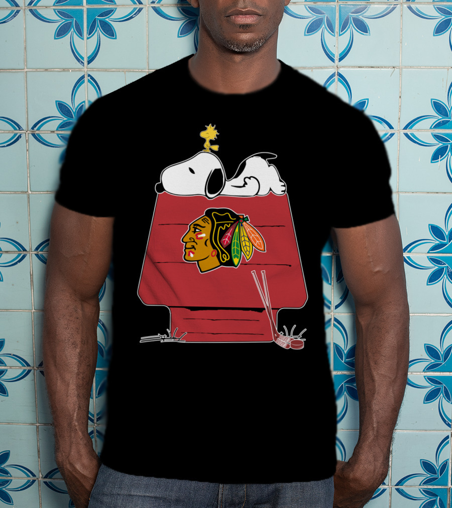 Chicago Blackhawks Snoopy Doghouse Peanuts Hockey T-Shirt