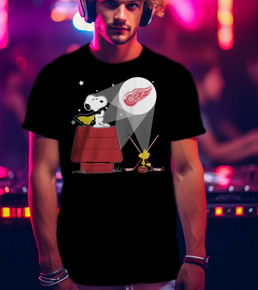 Detroit Red Wings Snoopy And Woodstock Moonlight Scene T-Shirt