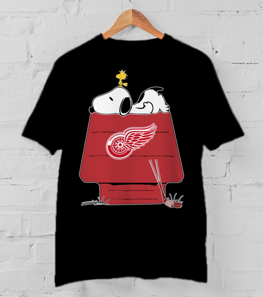 Detroit Red Wings Snoopy And Woodstock Relaxation Scene T-Shirt