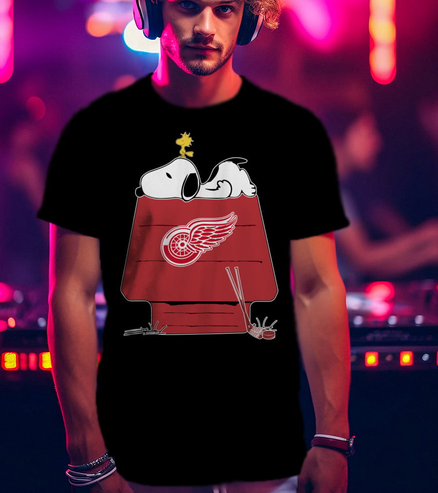 Detroit Red Wings Snoopy And Woodstock Relaxation Scene T-Shirt