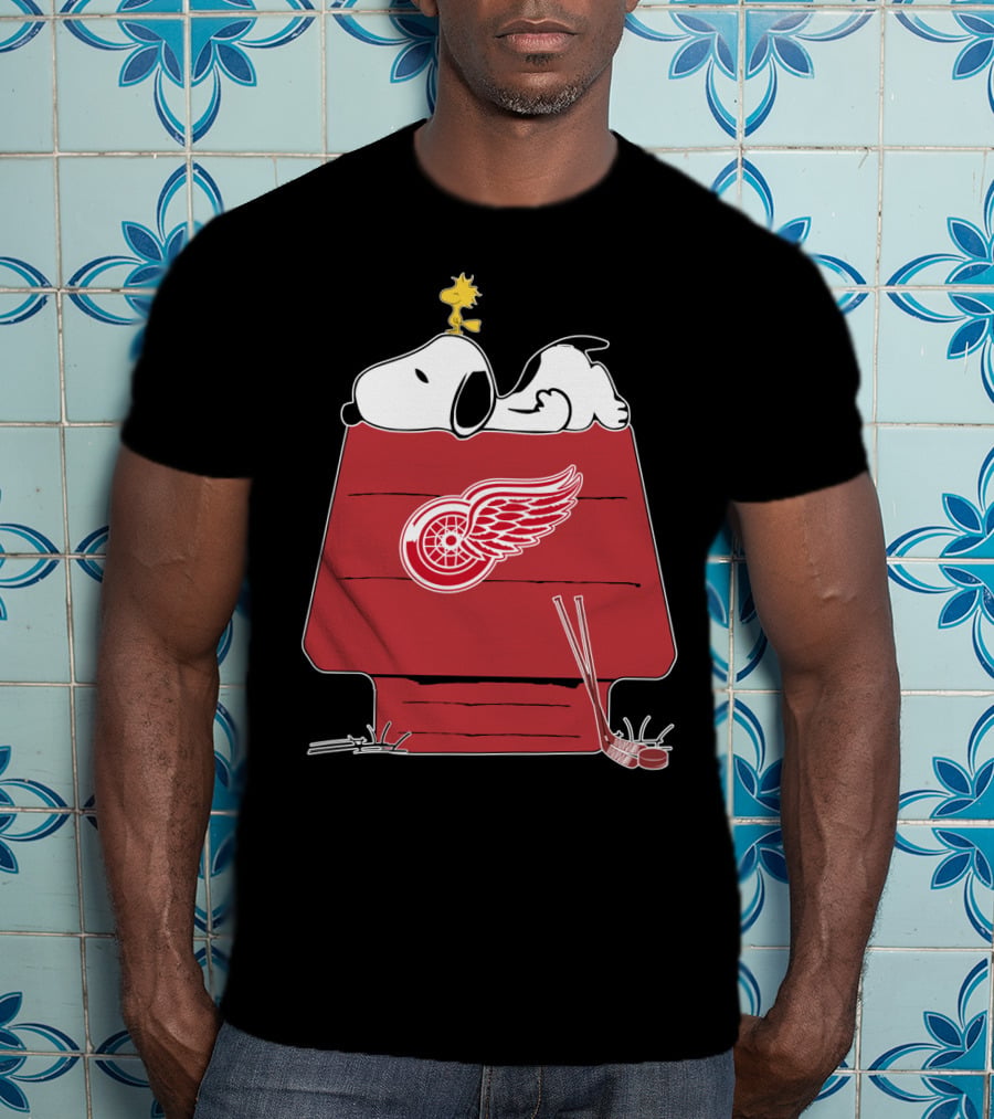 Detroit Red Wings Snoopy And Woodstock Relaxation Scene T-Shirt