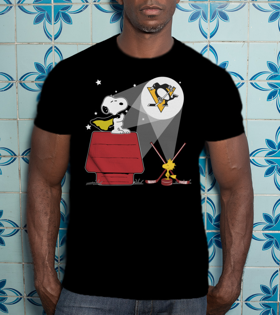 Snoopy And Woodstock Pittsburgh Penguins Nhl Hockey Night Scene T-Shirt