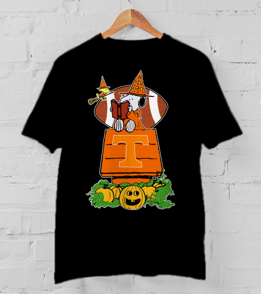 Halloween Tennessee Volunteers Football Peanuts Woodstock Snoopy Pumpkin T-Shirt