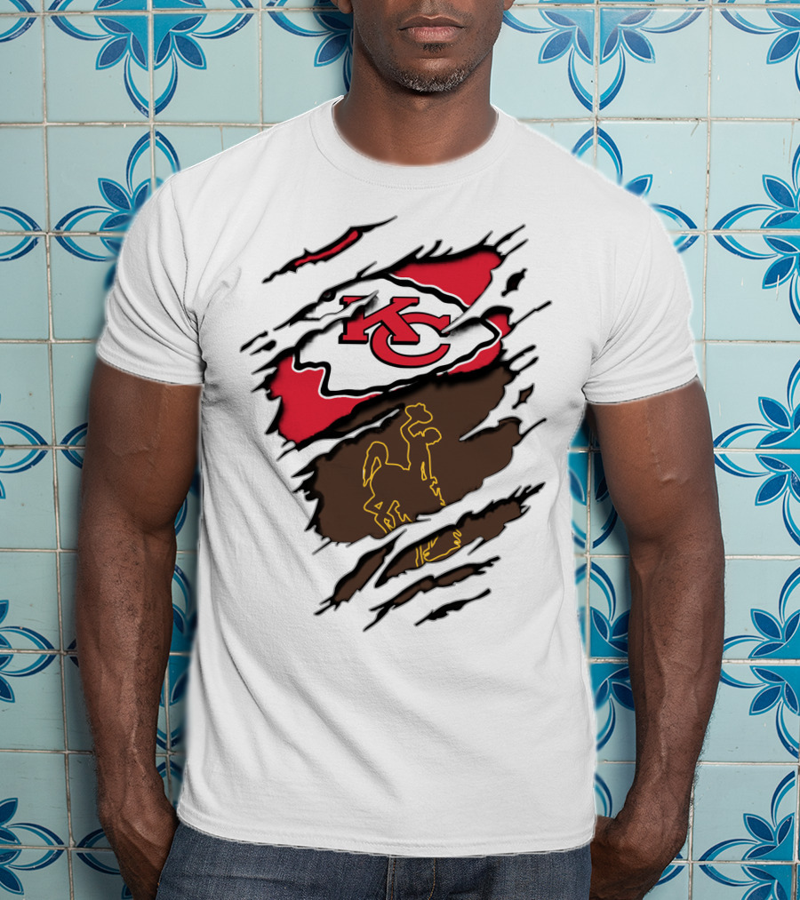 Kansas City Chiefs Wyoming Cowboys Logo Mashup T-Shirt