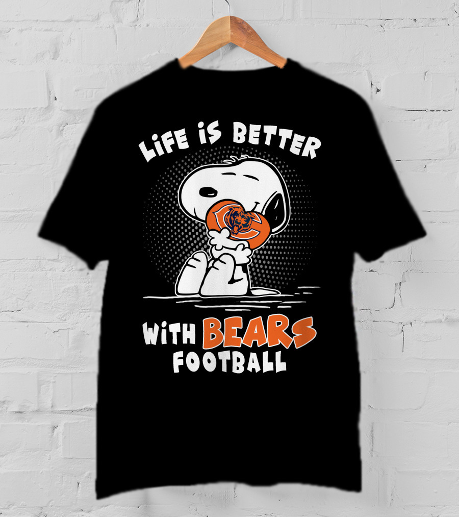 Life Is Better With Bears Football Snoopy Hugging T-Shirt