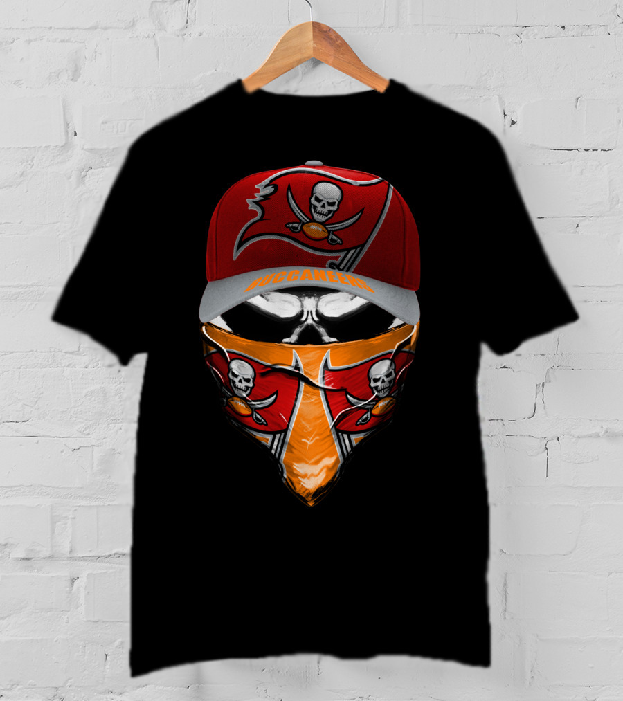 Tampa Bay Buccaneers Bold Team Skull Mask And Cap T-Shirt