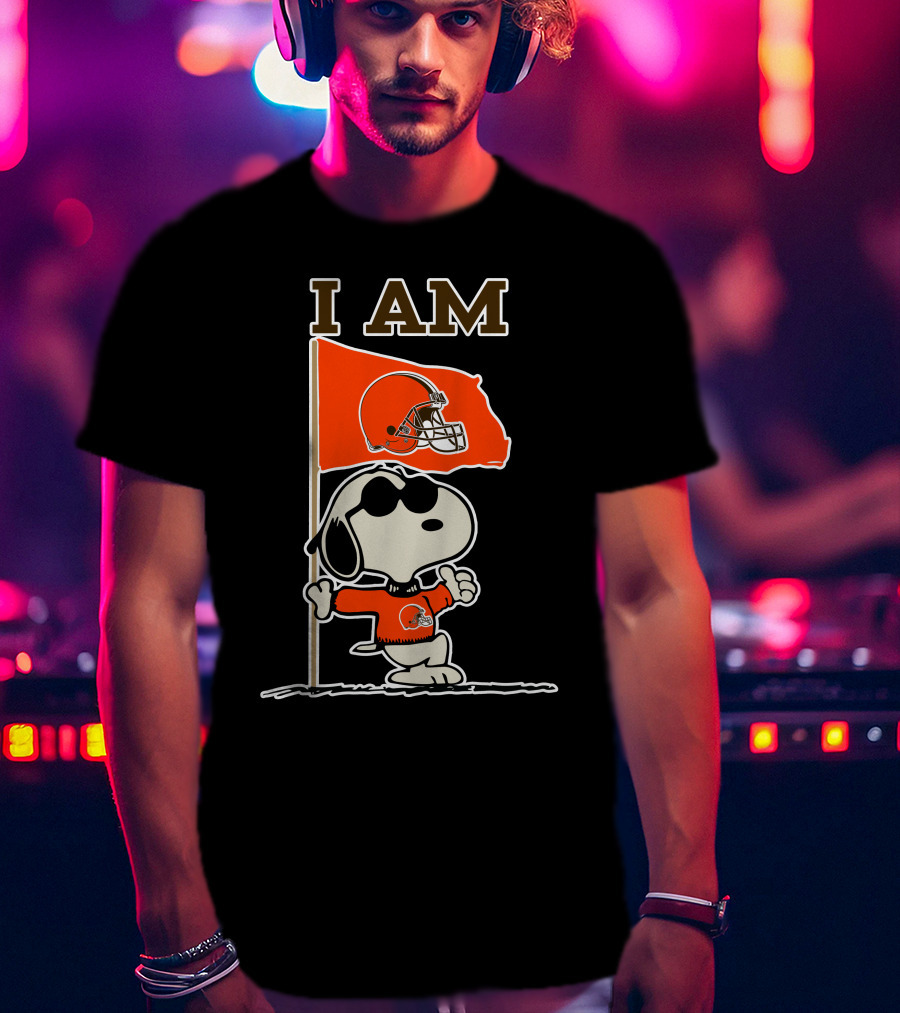 I Am Cleveland Browns Snoopy Football Flag T-Shirt