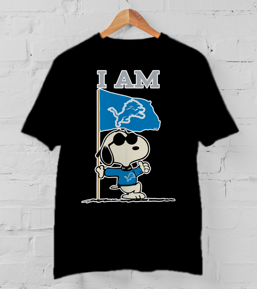 I Am Detroit Lions Snoopy Flag Football Fan T-Shirt