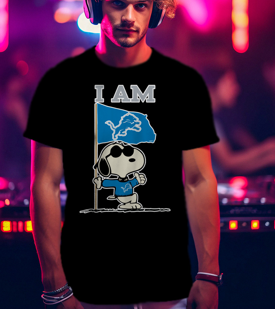 I Am Detroit Lions Snoopy Flag Football Fan T-Shirt