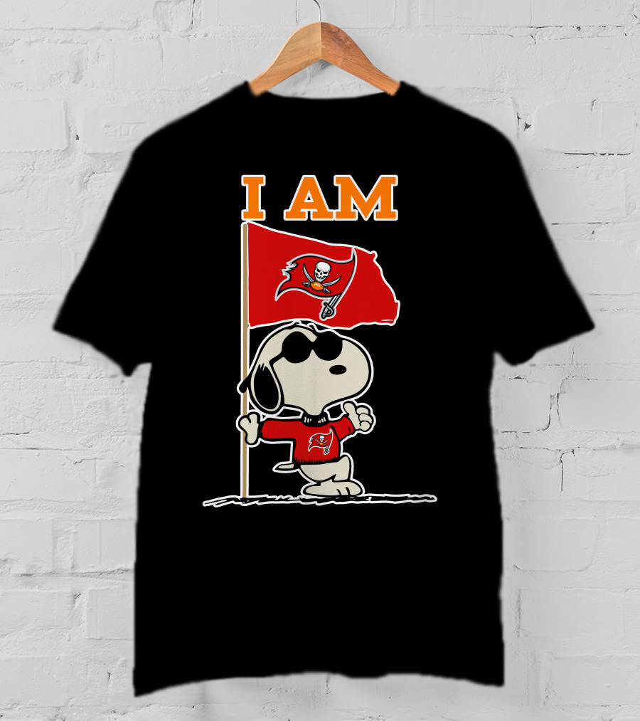 I Am Tampa Bay Buccaneers Snoopy Flag Nfl Football Fan T-Shirt