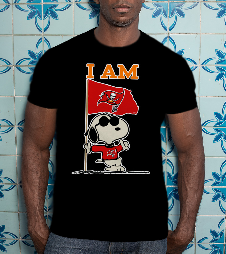 I Am Tampa Bay Buccaneers Snoopy Flag Nfl Football Fan T-Shirt