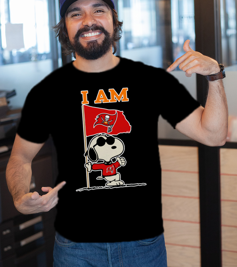 I Am Tampa Bay Buccaneers Snoopy Flag Nfl Football Fan T-Shirt