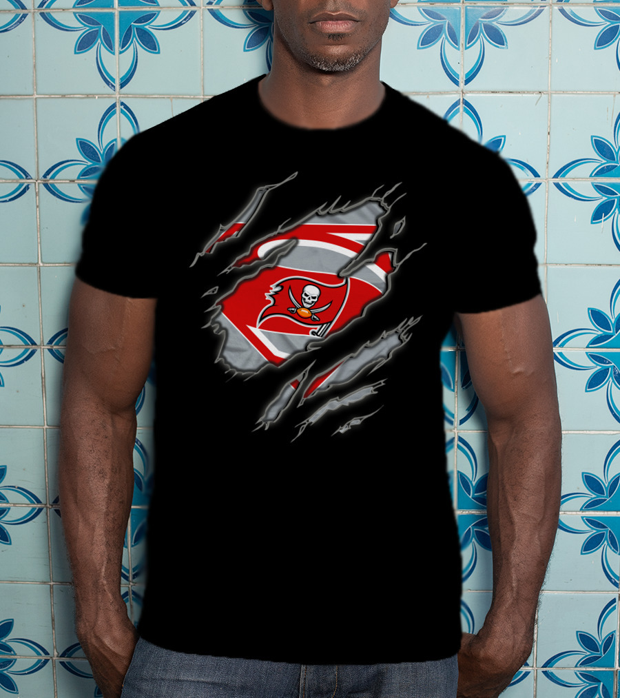 Tampa Bay Buccaneers Superman Logo Rip T-Shirt